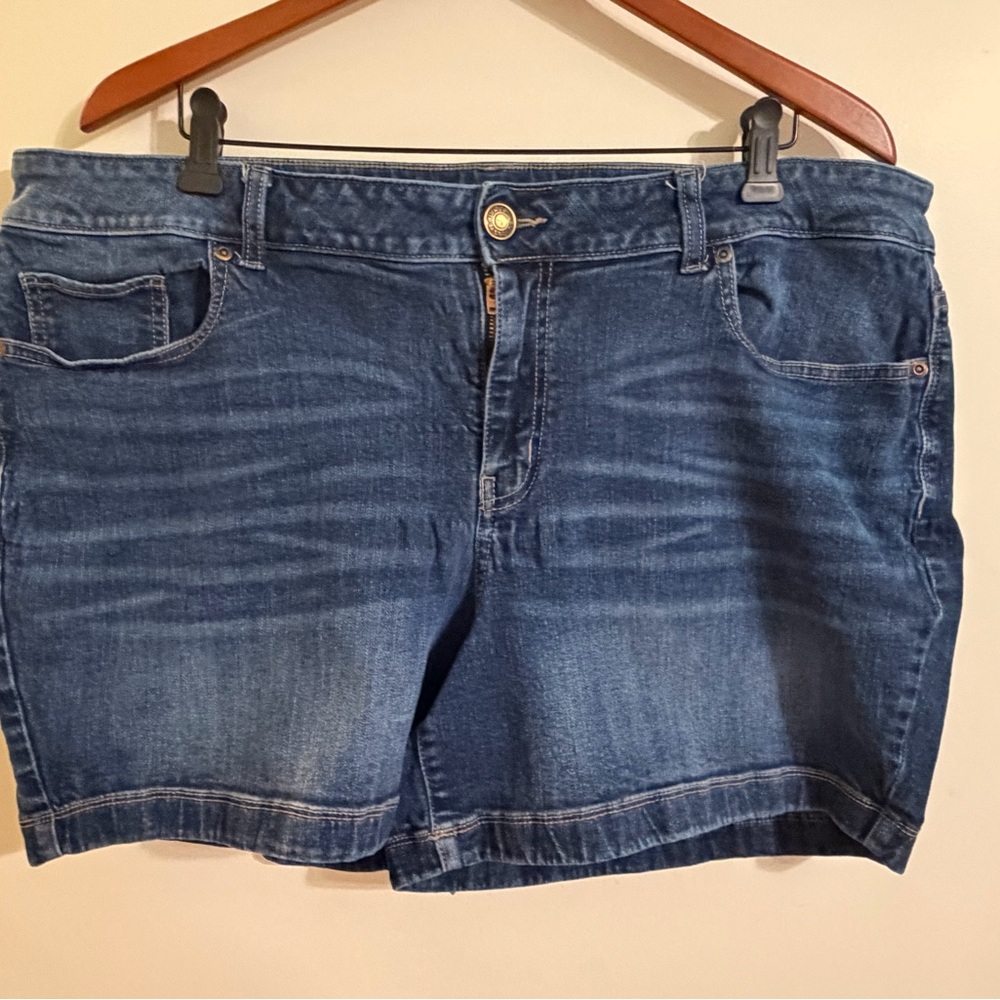 Maurices Dark Blue Jean Shorts size 22W